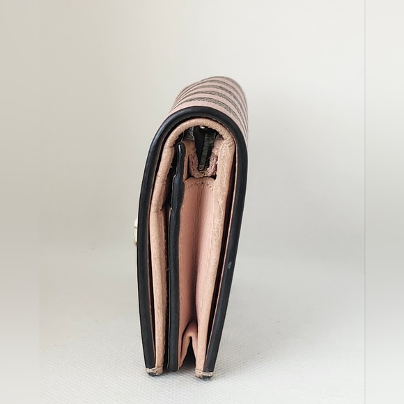 Gucci Limited Edition Cupcake Compact Wallet - Picture 6 of 16